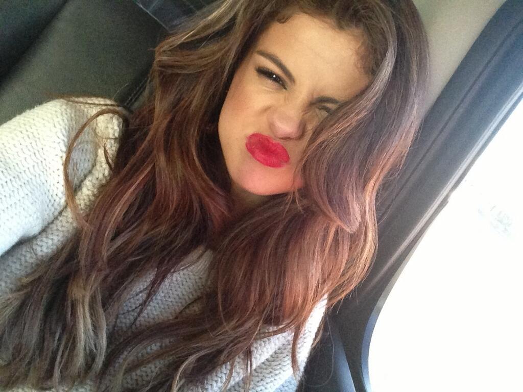 celebrity-selfies-Selena-Gomez-jpg
