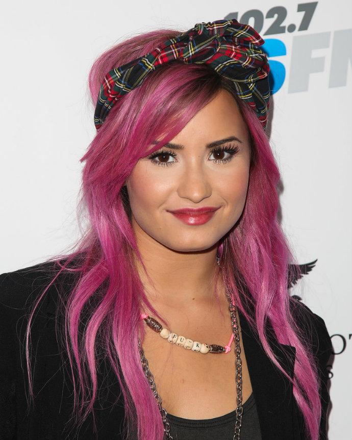 Demi-Lovato-with-pink-hair
