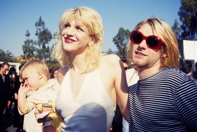 Kurt-Cobain-and-Courtney-Love-Celebrities-couples-fashion-design-weeks