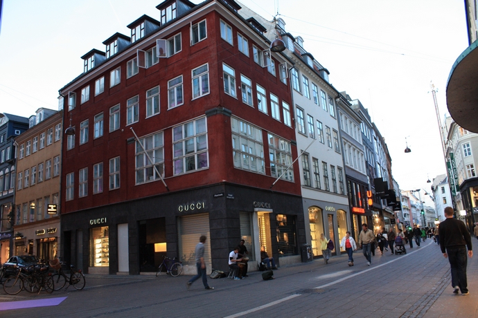 Stroget-Copenhagen-top-shopping-streets-in-the-world-fashion-design-weeks