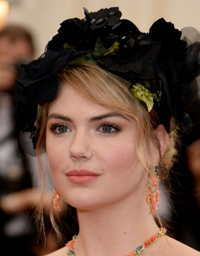 Kate-Upton-The-Met-Gala-2014-Top-Celebrities-Accessories