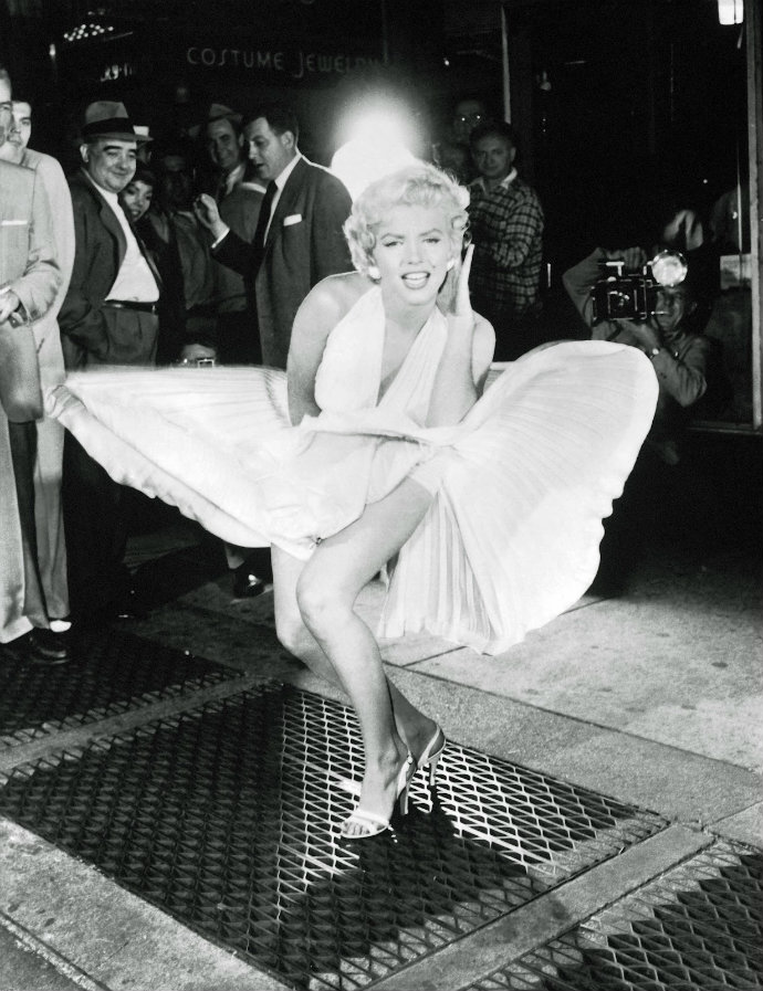 The-Most-Expensive-Movie-Outfits-Ever-Fashion-Design-Weeks-White-subway-dress-Marilyn-Monroe