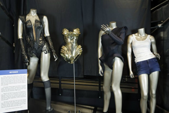 Beyoncé-Costumes-Exhibition-at-Rock-Hall-Museum