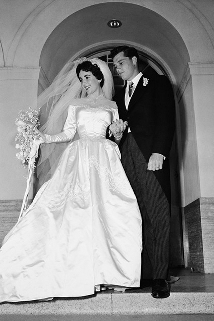 The-Most-Famous-Wedding-Dresses-Elizabeth-Taylor-First-Wedding