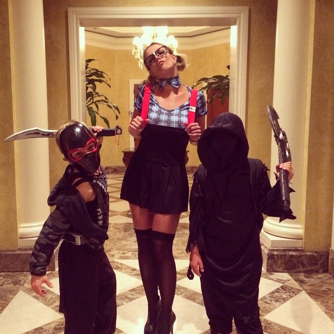 Celebrity-Halloween-Costumes-of-2014-Britney-Spears