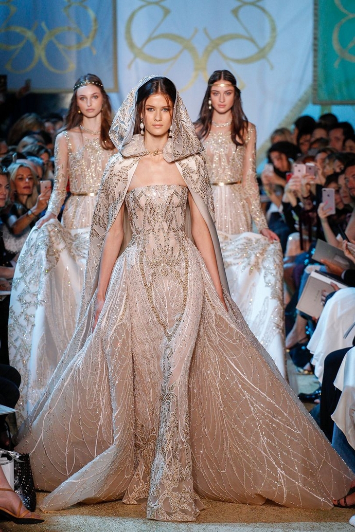 20 Amazing Looks From Elie Saab Autumn Winter 2017 Couture Collection ➤ To see more news about fashion visit us at www.fashiondesignweeks.com #fashiontrends #fashiontips #celebritystyle #elisabethmoments #fashiondesigners @fashiondesignweeks @elisabethmoments