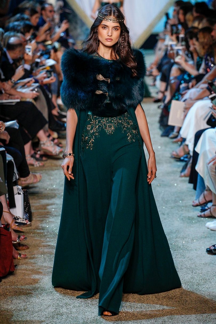 20 Amazing Looks From Elie Saab Autumn Winter 2017 Couture Collection ➤ To see more news about fashion visit us at www.fashiondesignweeks.com #fashiontrends #fashiontips #celebritystyle #elisabethmoments #fashiondesigners @fashiondesignweeks @elisabethmoments