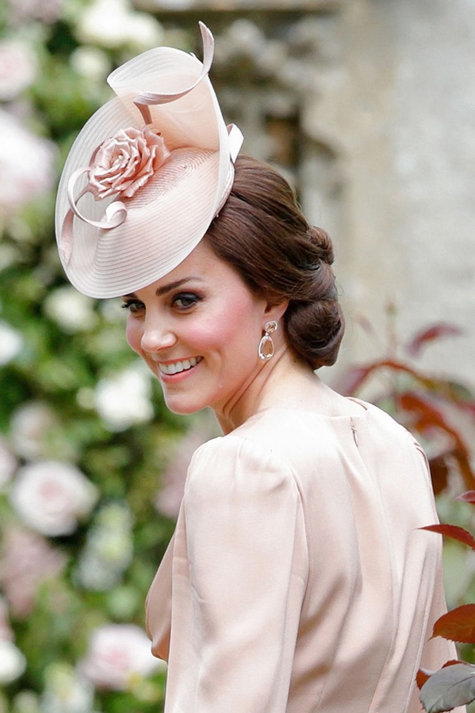 Be Amazed By The Precious Jewels From Kate Middleton ➤ To see more news about fashion visit us at www.fashiondesignweeks.com #fashiontrends #fashiontips #celebritystyle #elisabethmoments #fashiondesigners @fashiondesignweeks @elisabethmoments