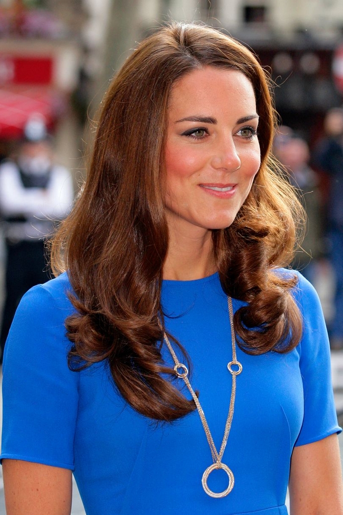 Be Amazed By The Precious Jewels From The Duchess of Cambridge ➤ To see more news about fashion visit us at www.fashiondesignweeks.com #fashiontrends #fashiontips #celebritystyle #elisabethmoments #fashiondesigners @fashiondesignweeks @elisabethmoments