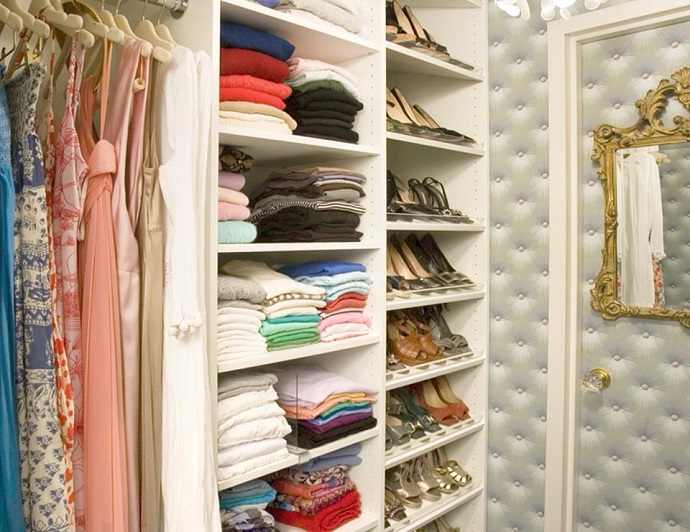 Learn How To Organize Your Closet Like A Costume Designer ➤ To see more news about fashion visit us at www.fashiondesignweeks.com #fashiontrends #fashiontips #celebritystyle #elisabethmoments #fashiondesigners @fashiondesignweeks @elisabethmoments