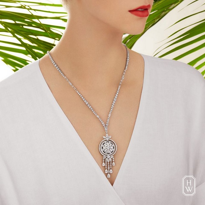 Meet This New High Jewelry Collection Secrets By Harry Winston ➤ To see more news about fashion visit us at www.fashiondesignweeks.com #fashiontrends #fashiontips #celebritystyle #elisabethmoments #fashiondesigners @fashiondesignweeks @elisabethmoments