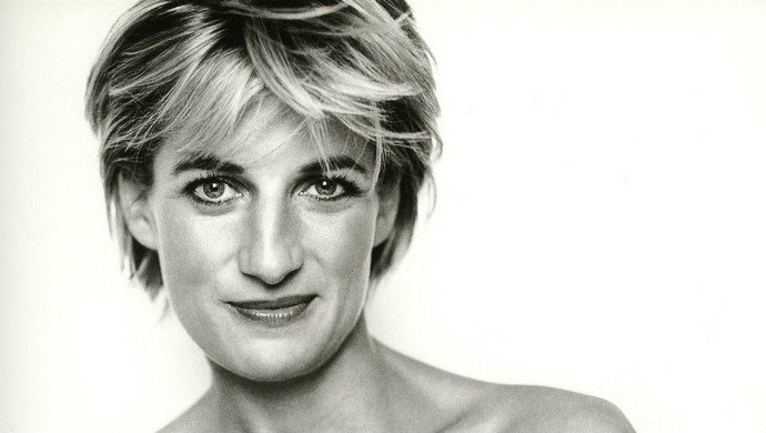 Celebrity-Portraits-by-famous-photographers-Diana-Princess-of-Wales-by-Mario-Testino